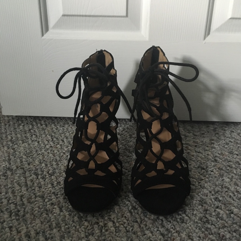 Report Heels - Picture 3 of 6